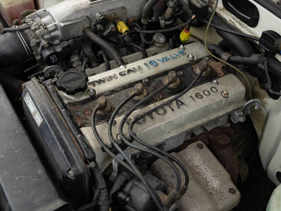 Bild 33/37 von Toyota Corolla GT (1986)