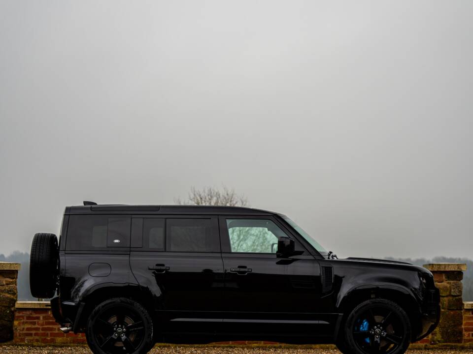 Image 21/50 of Land Rover Defender 110 V8 &quot;Bond Edition&quot; (2021)