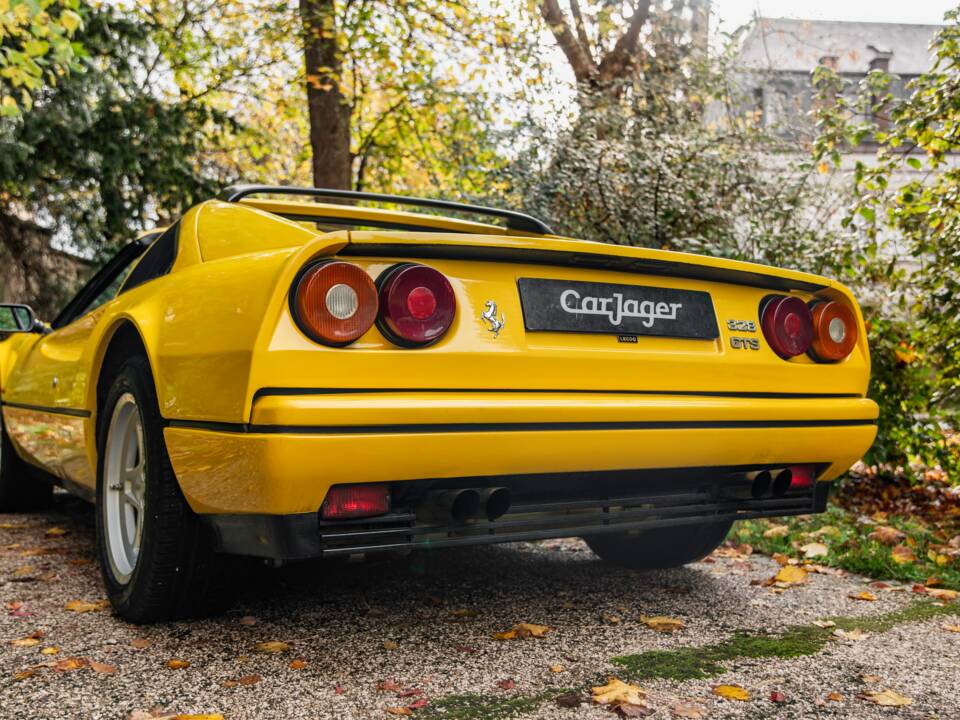 Bild 11/55 von Ferrari 328 GTS (1986)
