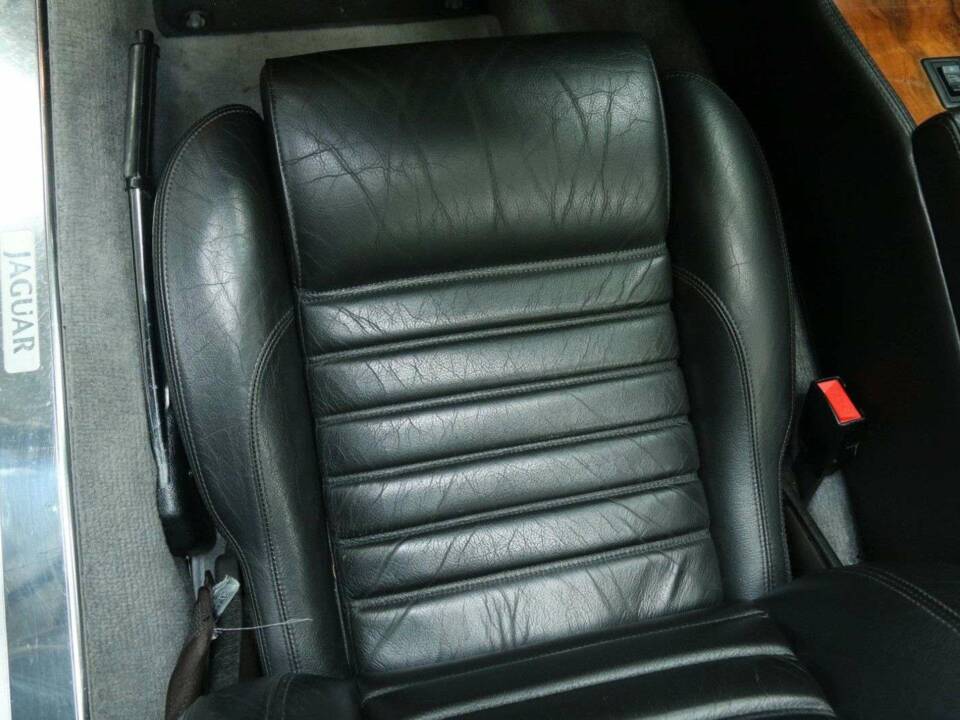 Image 16/50 de Jaguar XJS 5.3 V12 (1992)