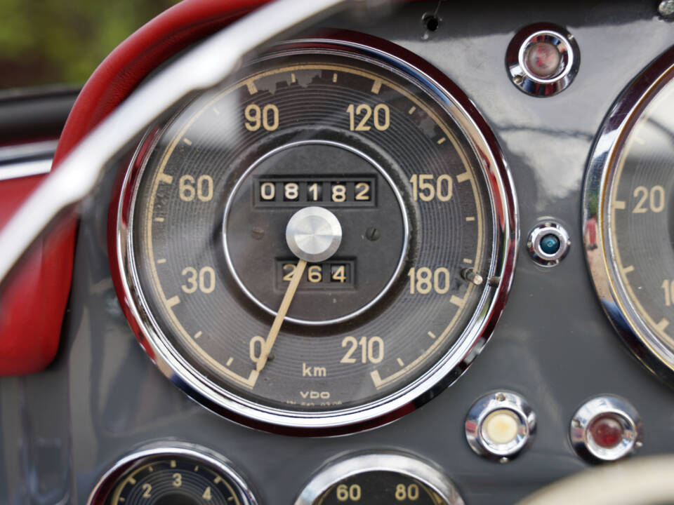 Image 45/50 of Mercedes-Benz 190 SL (1957)
