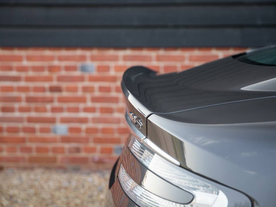 Image 25/50 of Aston Martin DBS (2011)