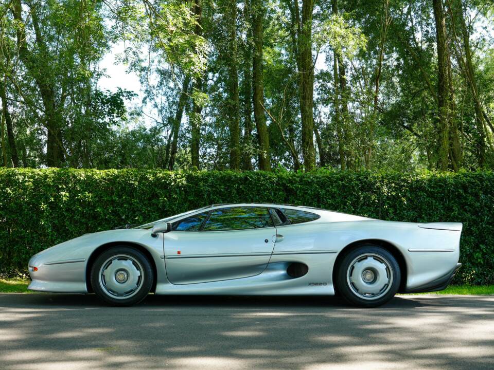 Bild 4/50 von Jaguar XJ 220 (1993)