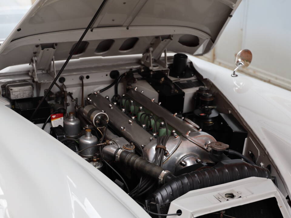 Image 33/91 of Jaguar XK 150 OTS (1958)
