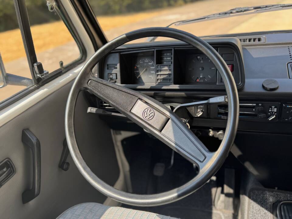 Bild 25/37 von Volkswagen T3 Caravelle 1.9 (1989)