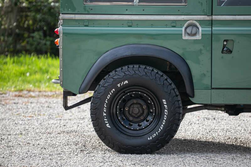 Image 35/41 of Land Rover 90 (1988)
