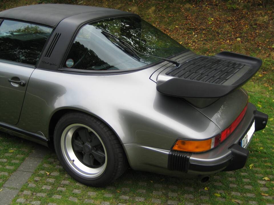Image 7/7 of Porsche 911 Carrera 3.2 (1989)