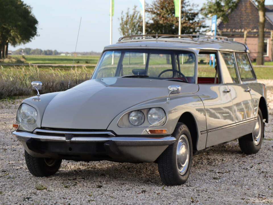 Image 3/50 de Citroën ID 21 Break (1967)