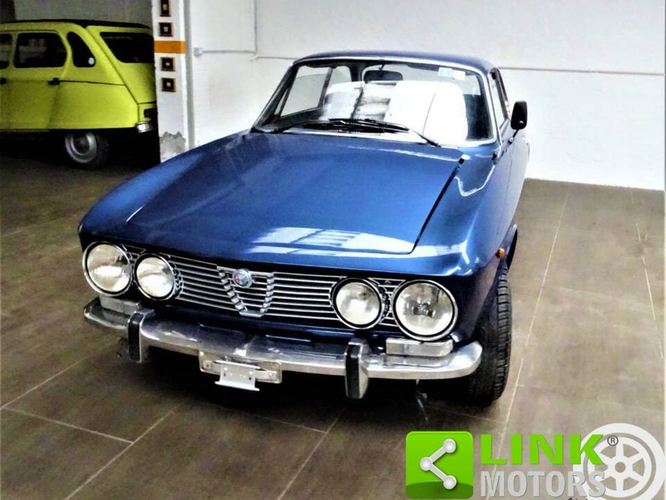 Afbeelding 3/10 van Alfa Romeo 2000 GT Veloce (1971)