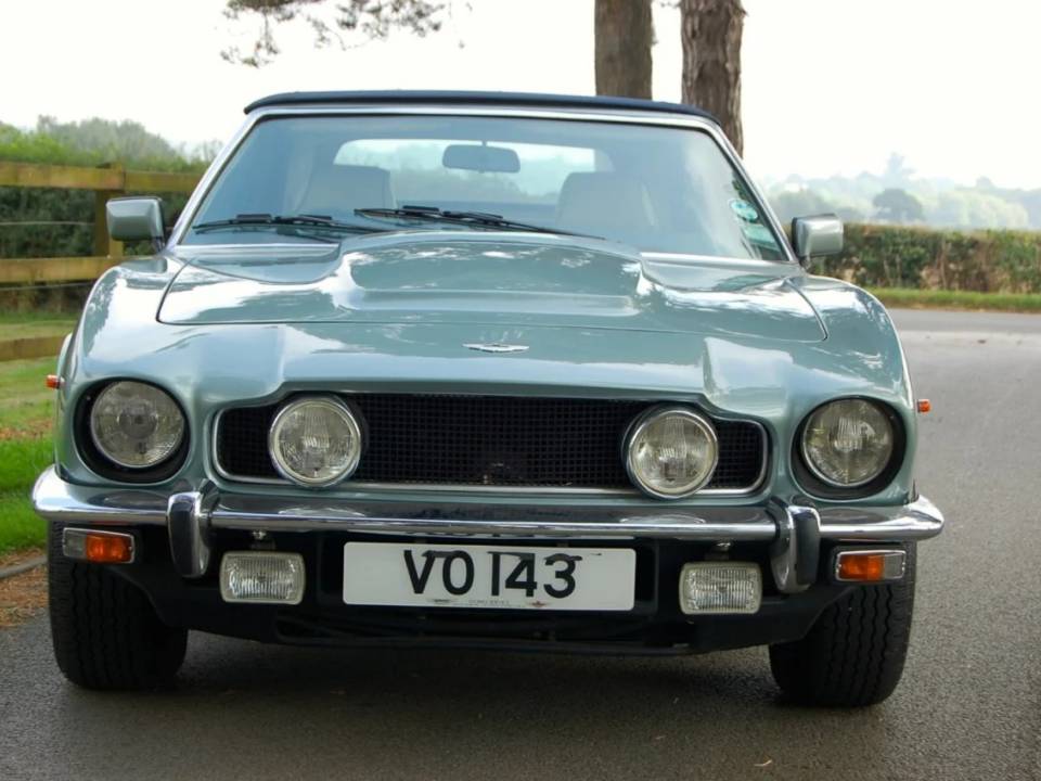 Image 2/27 of Aston Martin V8 Volante (1979)