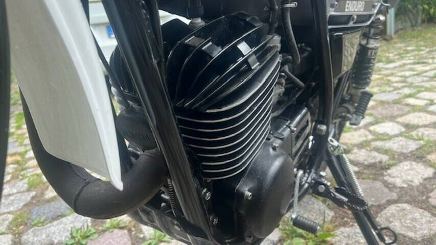 Image 7/10 of Yamaha RD 250 (1976)