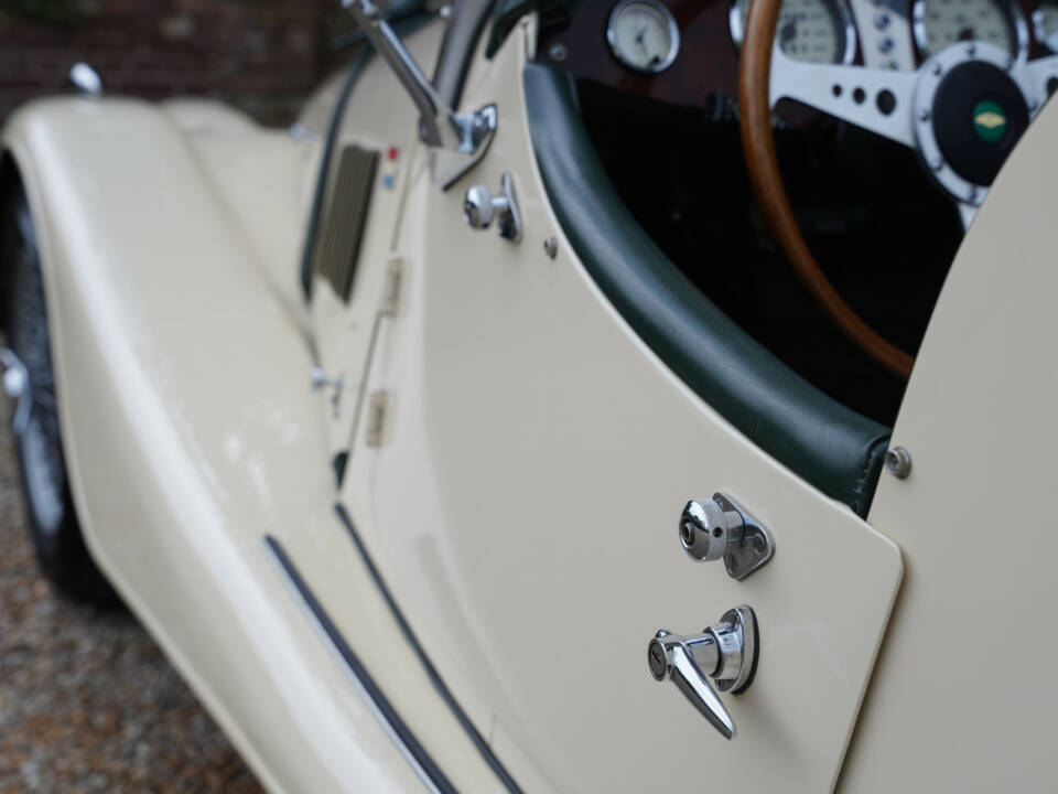 Image 35/50 of Morgan 4&#x2F;4 1800 (1994)