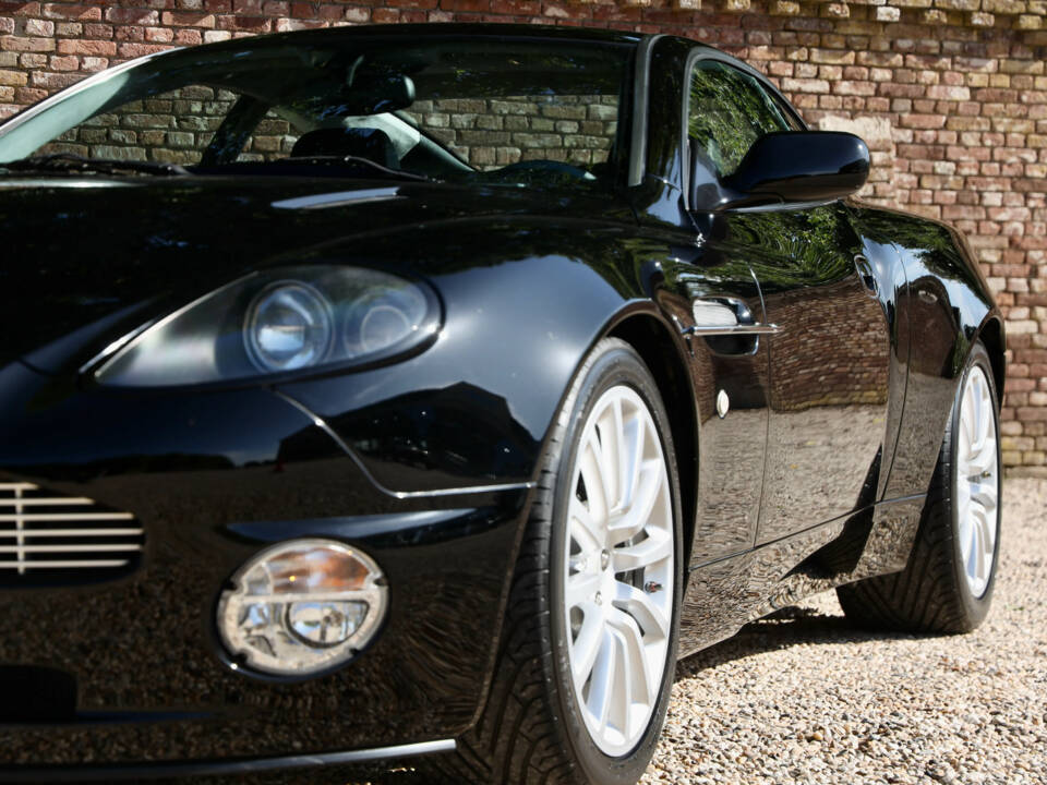 Immagine 10/50 di Aston Martin V12 Vanquish (2002)