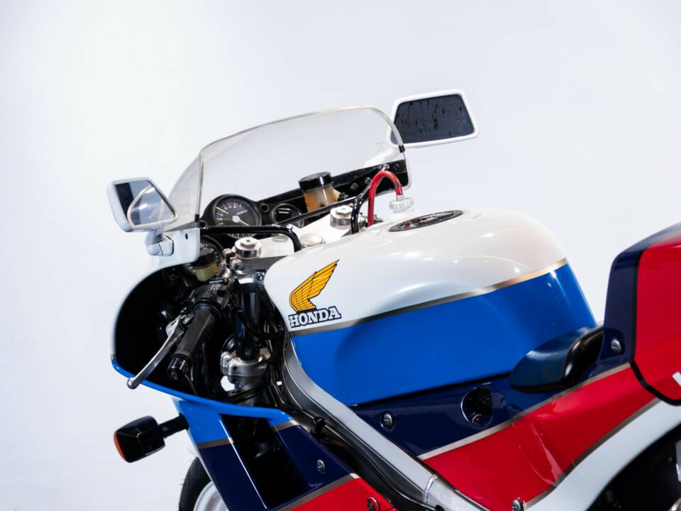 Bild 10/50 von Honda VFR 750R RC 30 (1988)