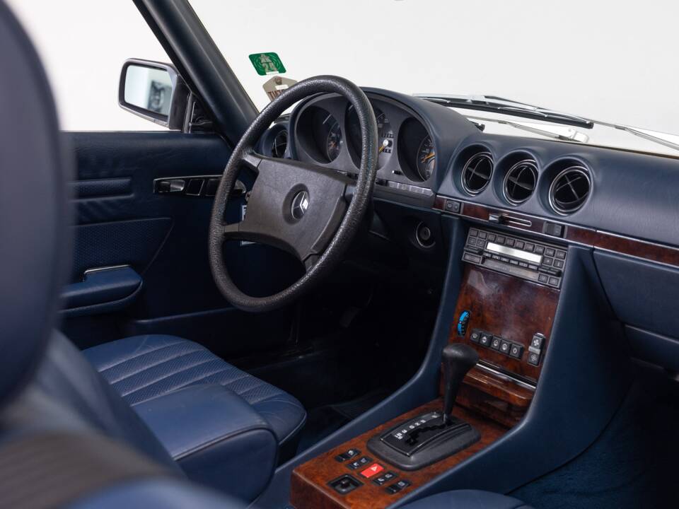 Image 13/35 de Mercedes-Benz 500 SL (1984)