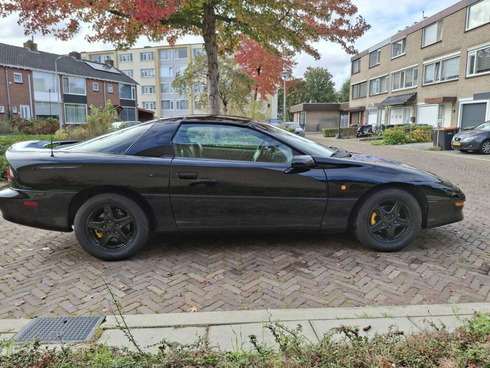 Bild 7/8 von Chevrolet Camaro IROC-Z 350 (1997)