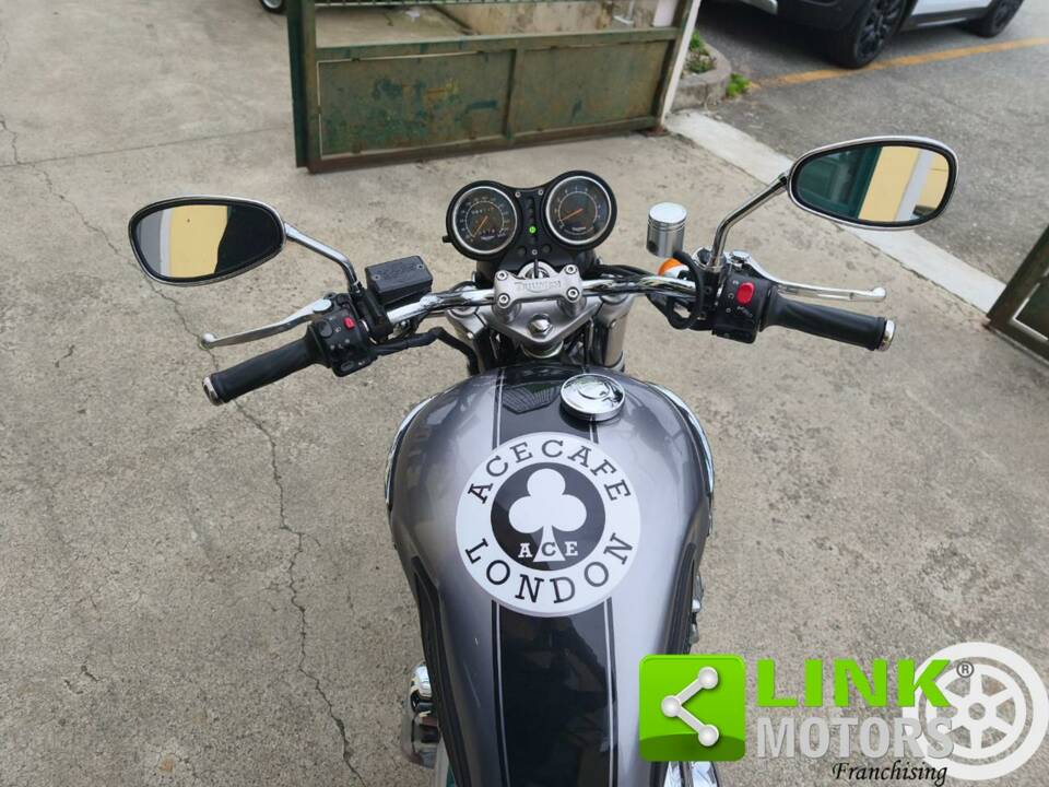 Bild 8/10 von Triumph DUMMY (2000)