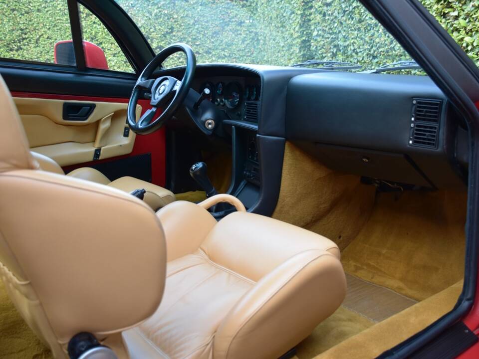 Image 35/45 of Alfa Romeo SZ (1991)