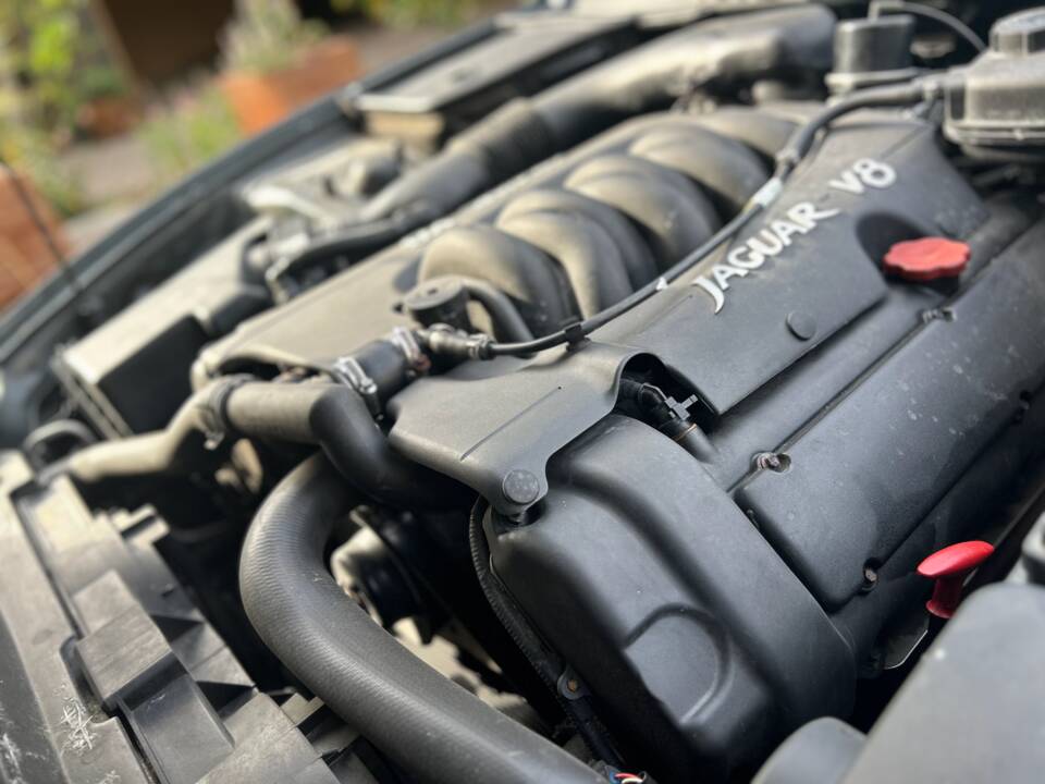 Image 14/18 of Jaguar XK8 4.0 (1998)