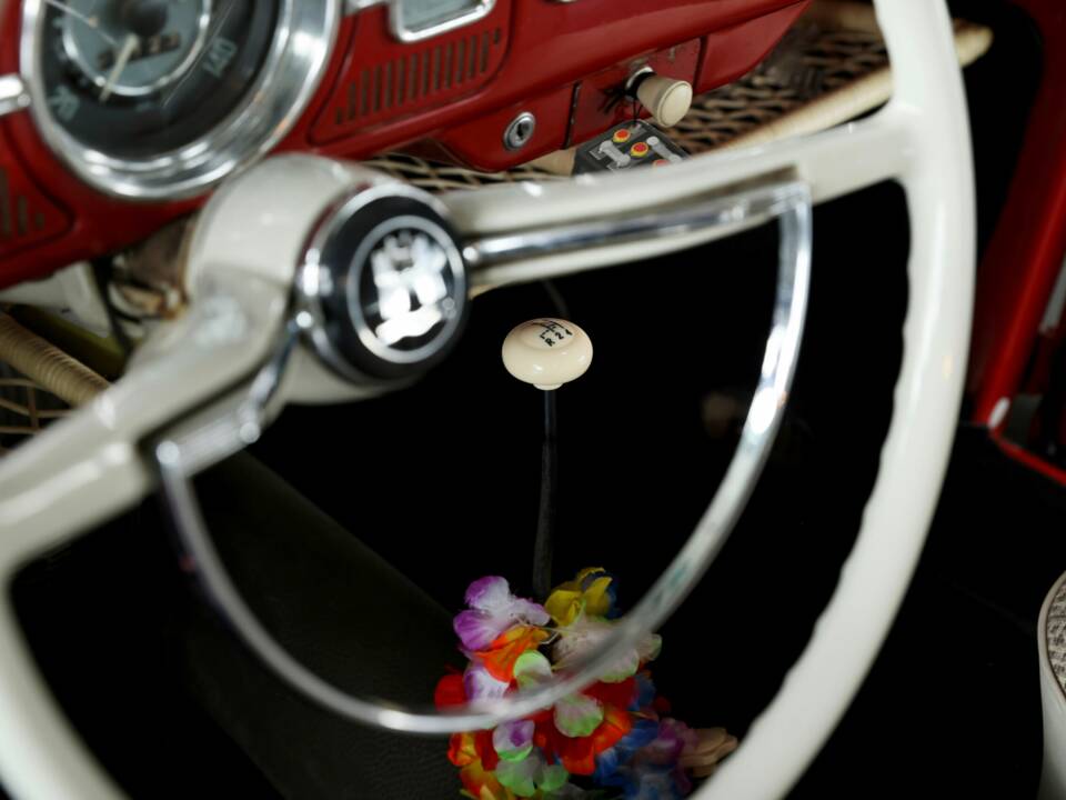 Immagine 38/50 di Volkswagen Beetle 1200 Export &quot;Dickholmer&quot; (1963)