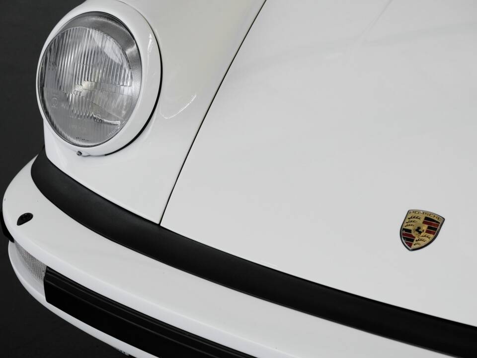 Image 42/46 de Porsche 911 Carrera 3.2 (1984)