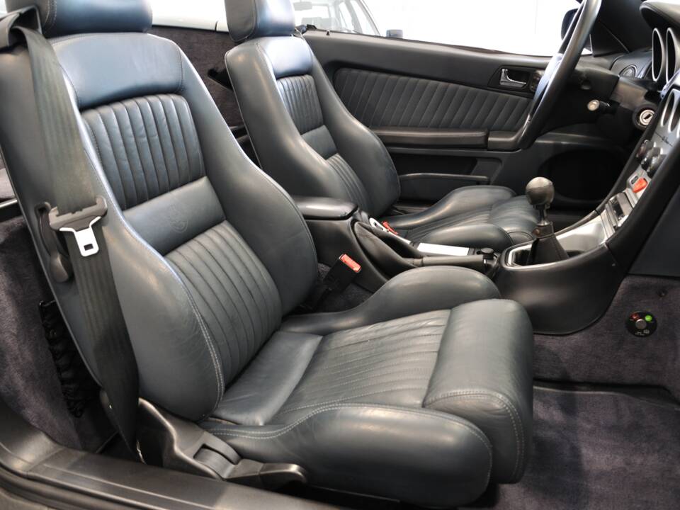 Immagine 32/41 di Alfa Romeo Spider 3.0 V6 12V (2000)