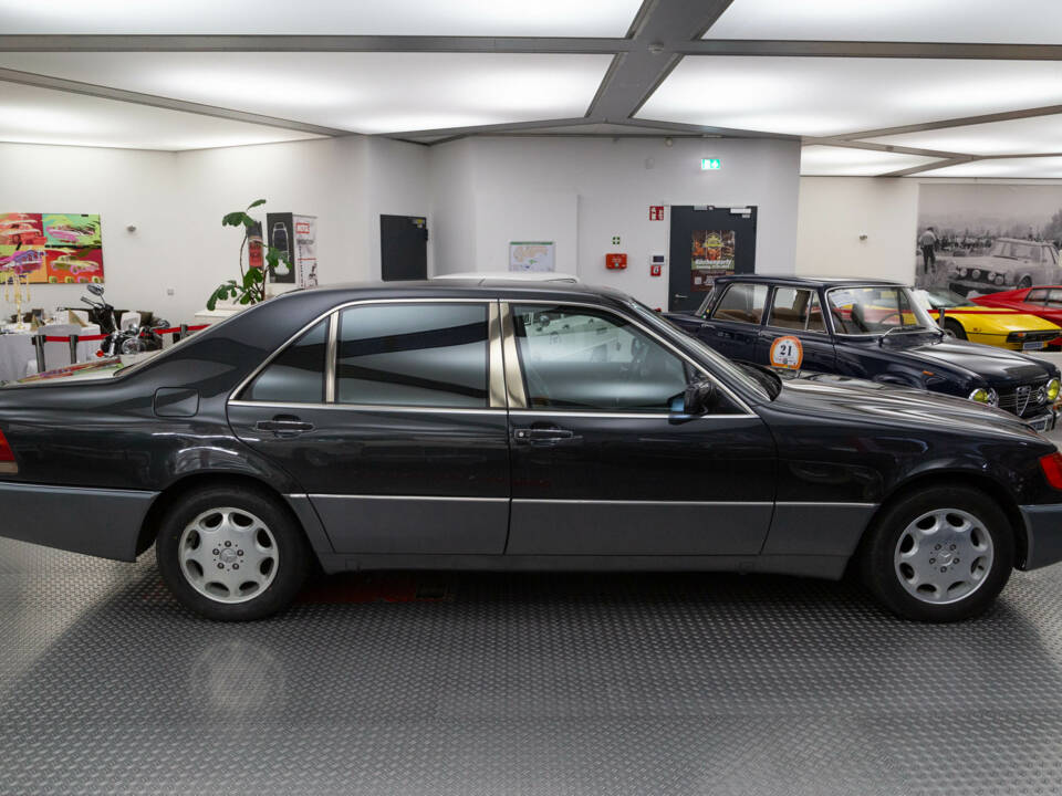 Image 4/35 of Mercedes-Benz 300 SEL (1991)