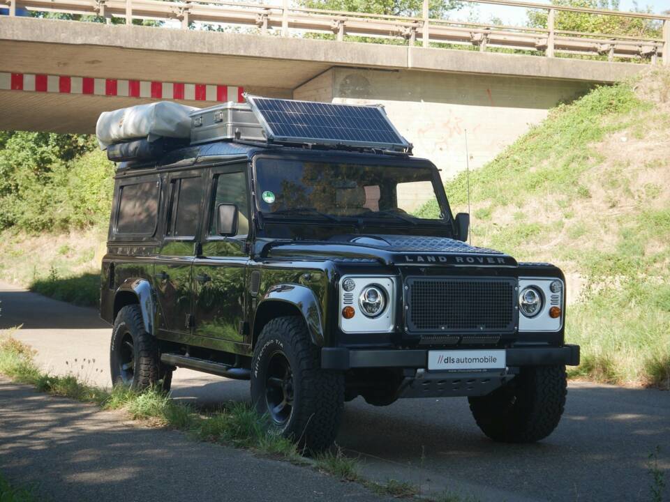 Image 12/50 of Land Rover Defender 110 (1900)