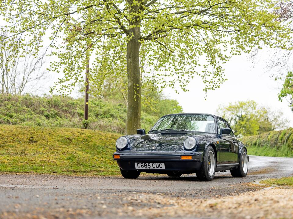 Image 39/50 of Porsche 911 Carrera 3.2 (1985)