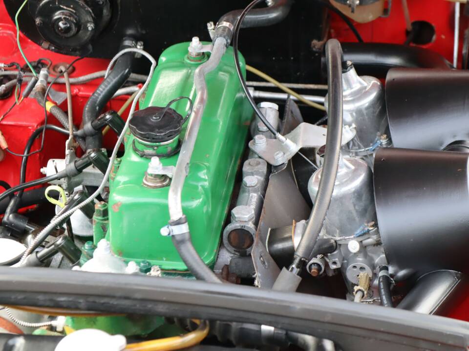 Image 28/50 of MG MGB GT (1974)