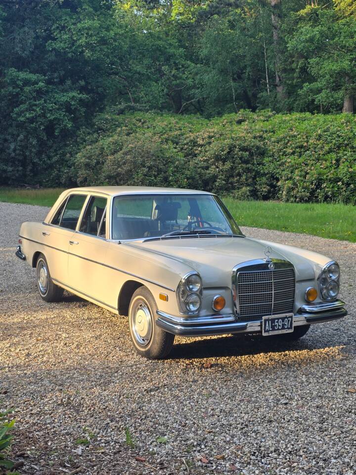 Image 29/62 of Mercedes-Benz 280 SE (1971)
