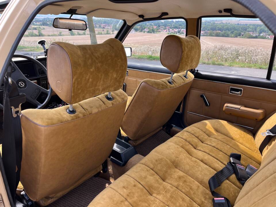 Immagine 29/39 di Opel Commodore 2,5 S (1981)