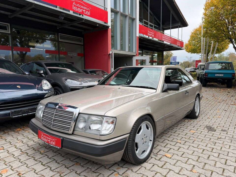 Bild 3/21 von Mercedes-Benz 300 CE (1988)