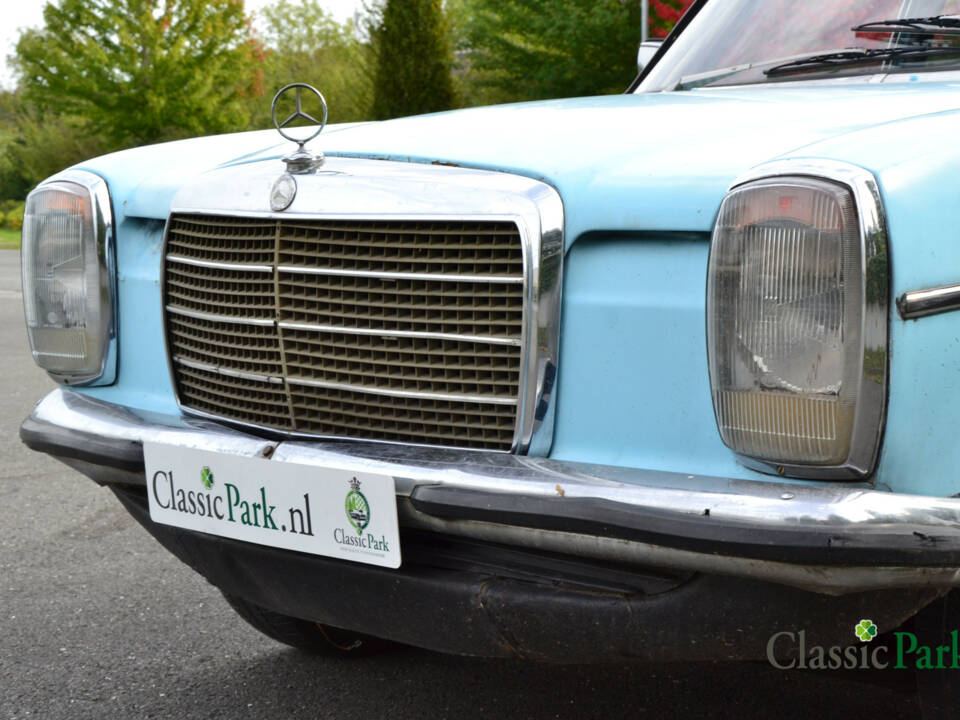 Image 50/50 of Mercedes-Benz 220 D (1974)