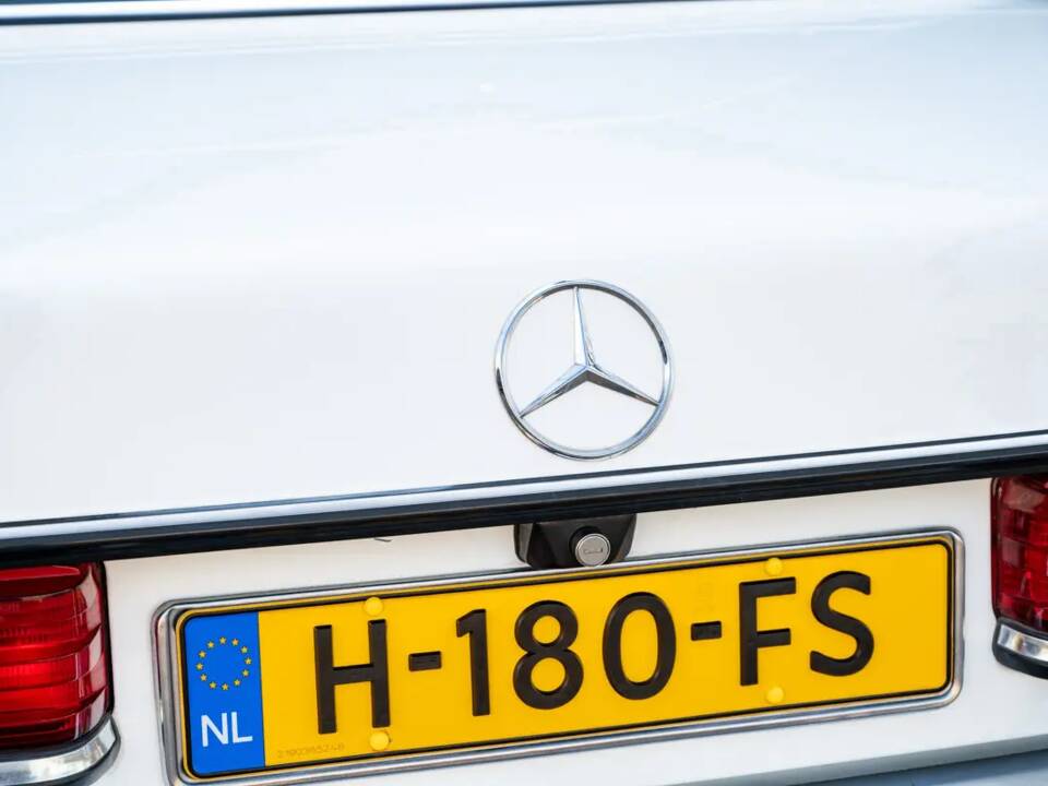 Image 61/62 of Mercedes-Benz 280 CE (1982)
