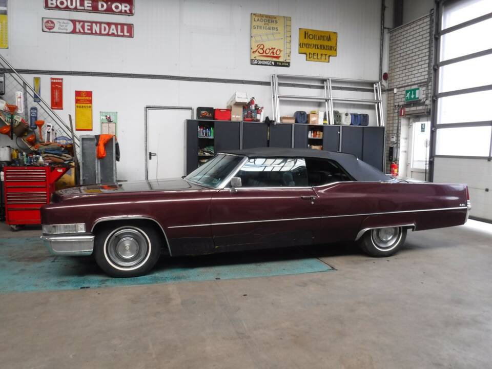 Bild 28/40 von Cadillac DeVille Convertible (1969)