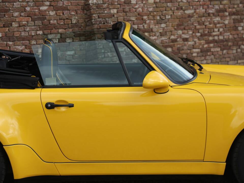 Image 42/50 of Porsche 911 Carrera 2 &quot;America Roadster&quot; (1993)