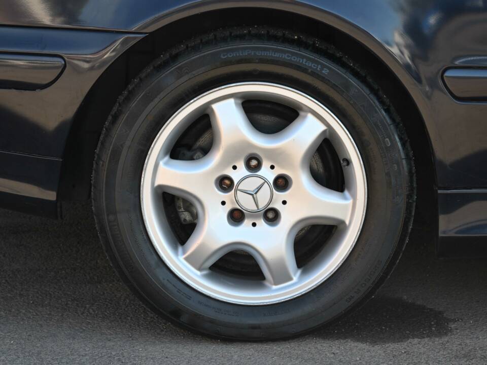 Image 8/50 of Mercedes-Benz CLK 230 Kompressor (2002)