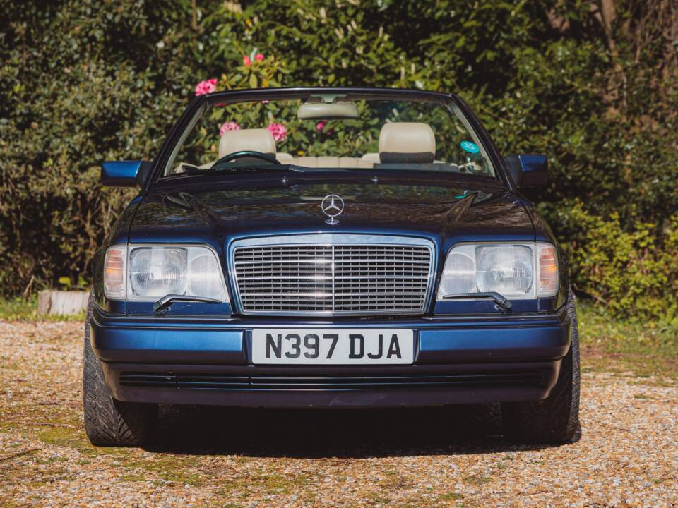 Imagen 7/41 de Mercedes-Benz E 220 (1995)