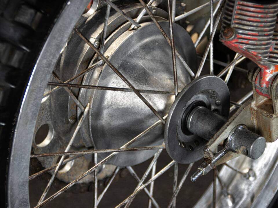 Image 44/50 of Ducati DUMMY (1976)