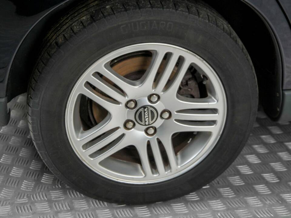 Bild 30/48 von Volvo V 70 2.4 (2006)