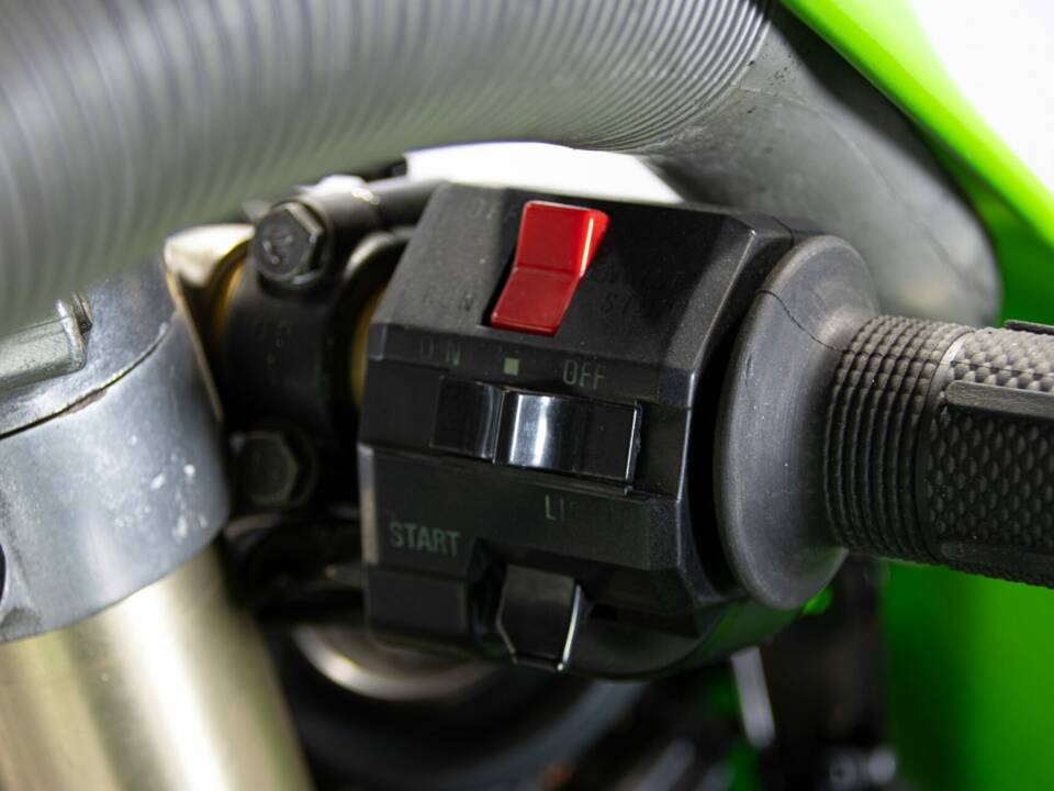 Image 24/50 of Kawasaki ZX-R 400 (1990)