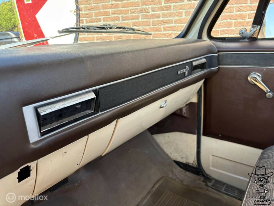 Bild 24/29 von Chevrolet C 20 (1985)
