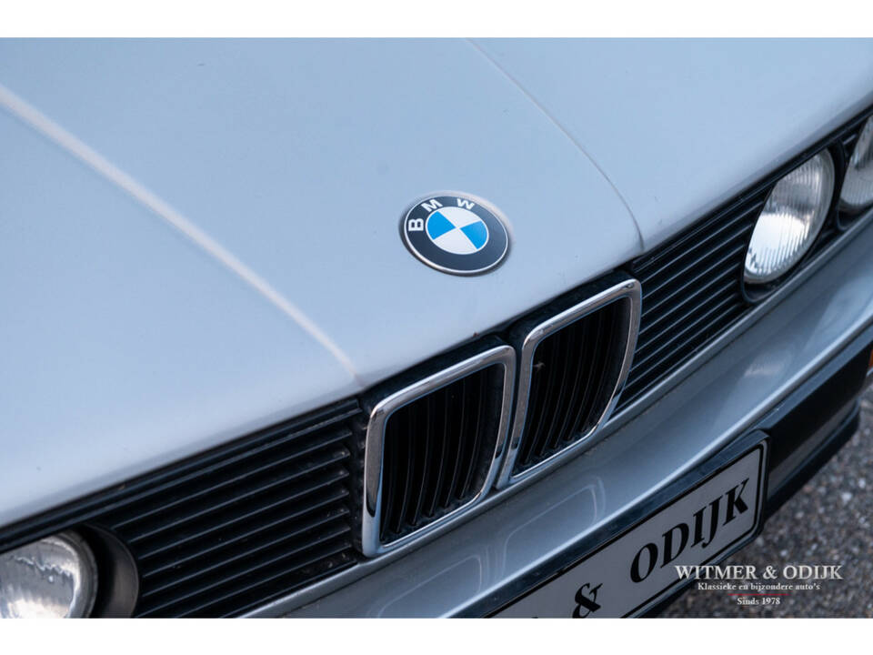 Image 32/50 de BMW 320i Touring (1989)