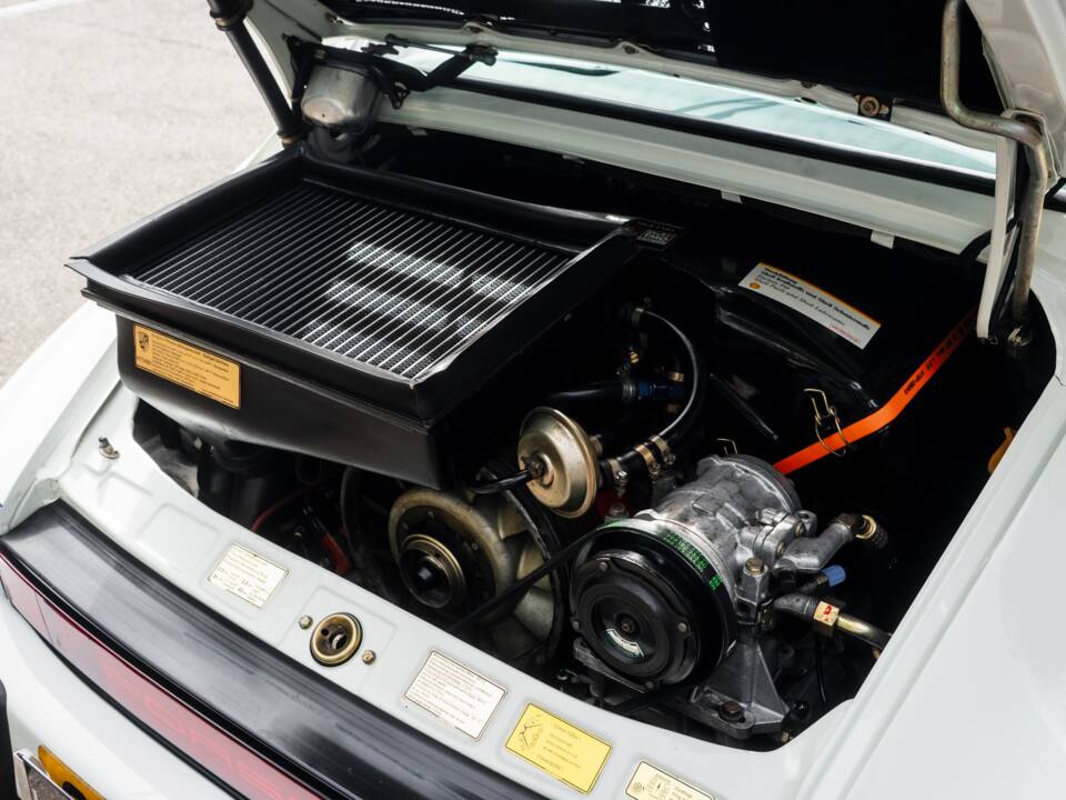 Image 13/50 of Porsche 911 Turbo LE (1989)