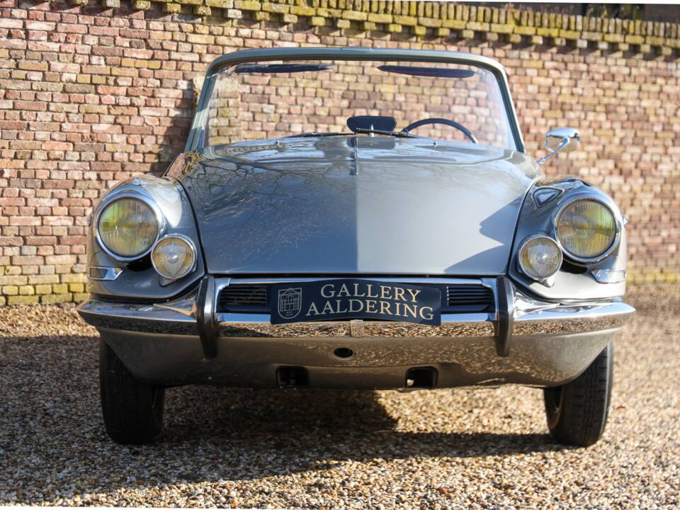 Image 19/50 of Citroën DS 21 Chapron (1963)