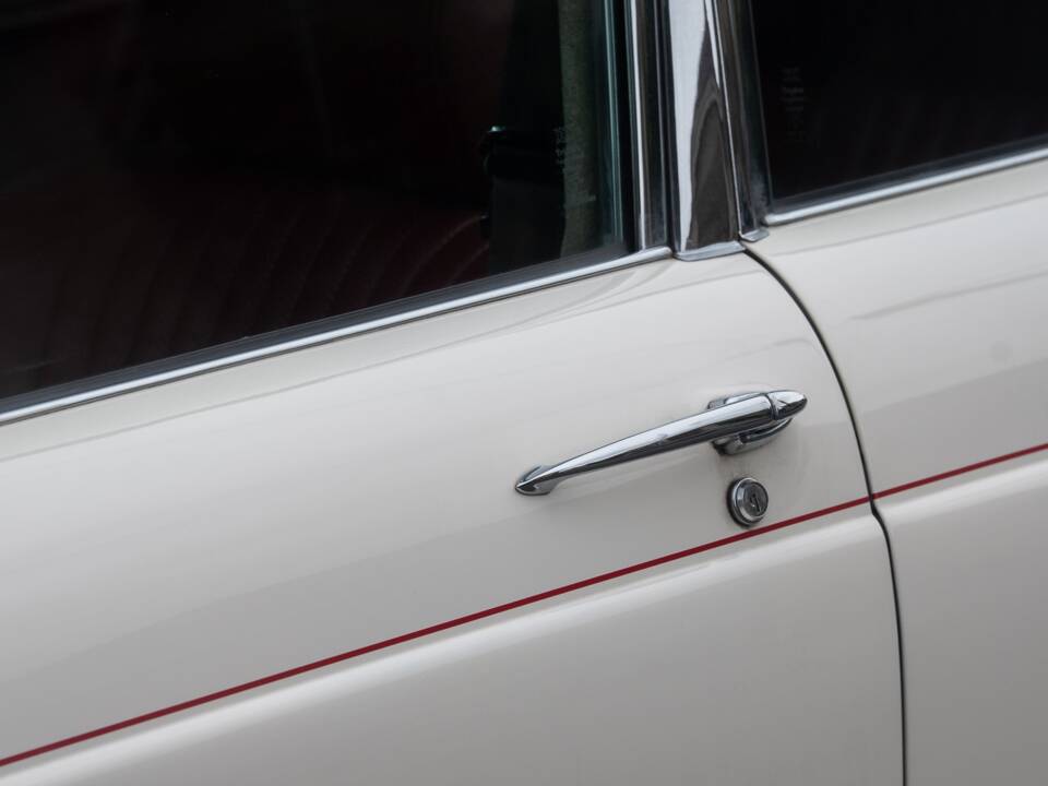 Image 41/50 of Jaguar XJ 6 4.2 (1972)