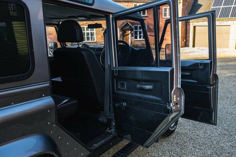 Immagine 50/50 di Land Rover Defender 110 (2008)