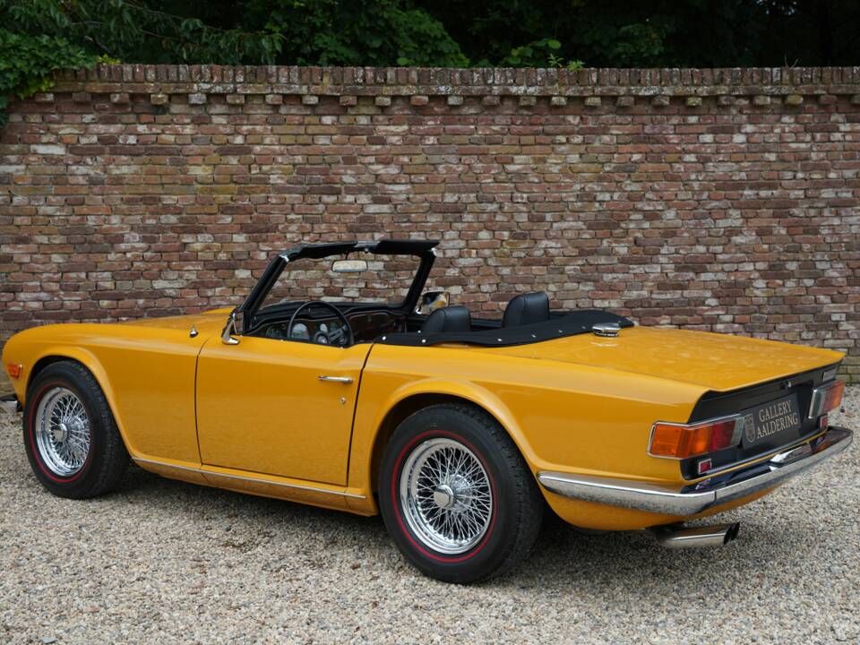 Image 16/50 of Triumph TR 6 (1971)