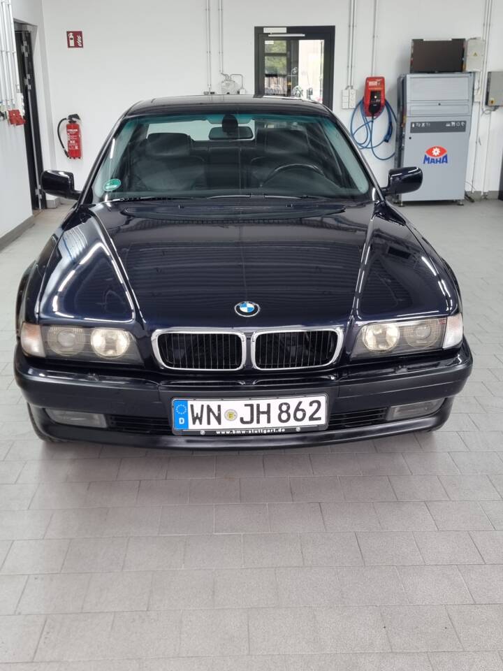 Image 35/58 of BMW 750i (1997)